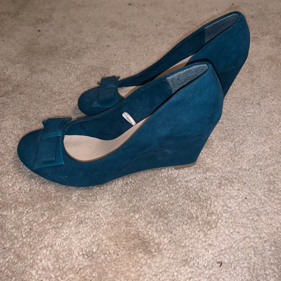 Madeline Stuart Green Suede Wedges - Picture 3 of 5